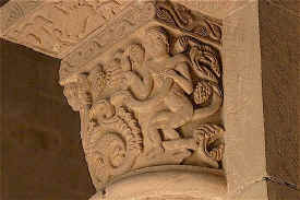 Pieve_di_Ponte_allo_Spino_carving.jpg (83558 bytes)